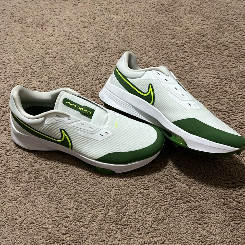 Nike Men's White and Green Athletic Sneakers